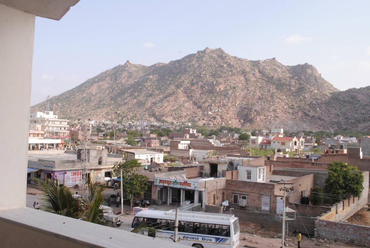 Geetco Hotel Jalor Dış mekan fotoğraf